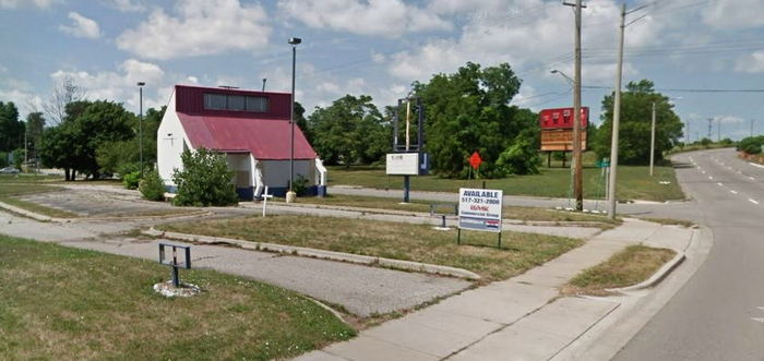Hot n Now Hamburgers - Lansing - 1245 N Larch St (newer photo)